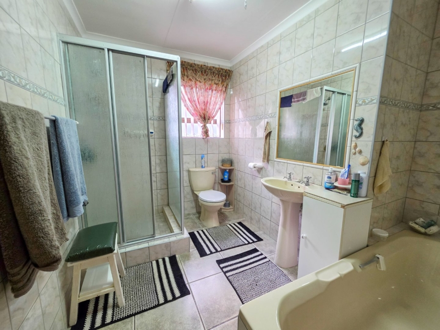 3 Bedroom Property for Sale in Stilbaai Wes Western Cape